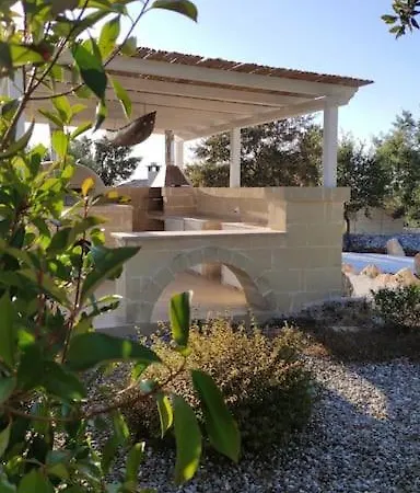 Trullo Iris مكان تخييم تْشيستيرنِنو