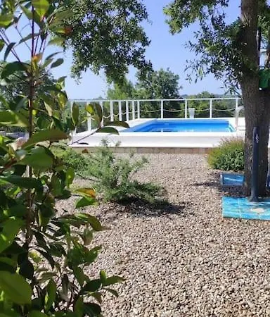 Trullo Iris مكان تخييم