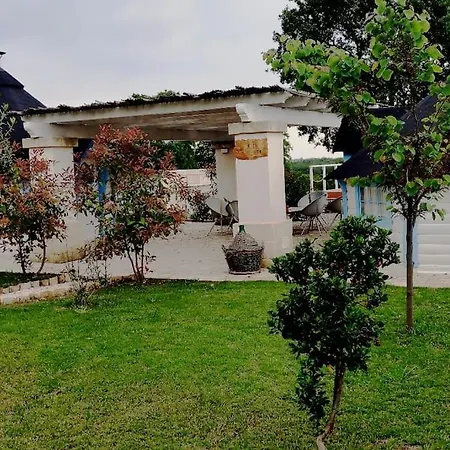 Trullo Iris مكان تخييم تْشيستيرنِنو