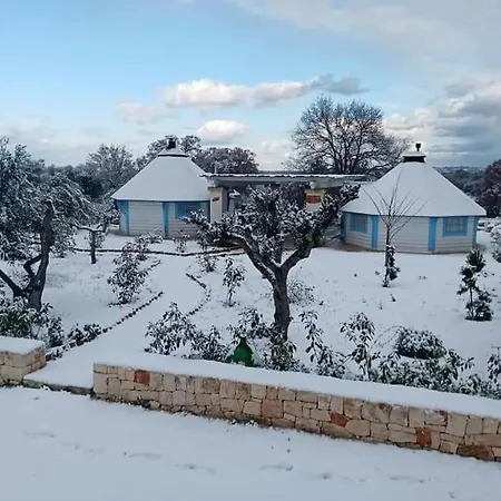 Trullo Iris مكان تخييم
