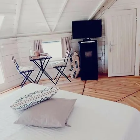 Trullo Iris مكان تخييم تْشيستيرنِنو