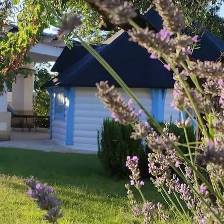 Trullo Iris مكان تخييم *