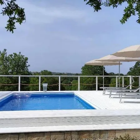 Trullo Iris مكان تخييم *