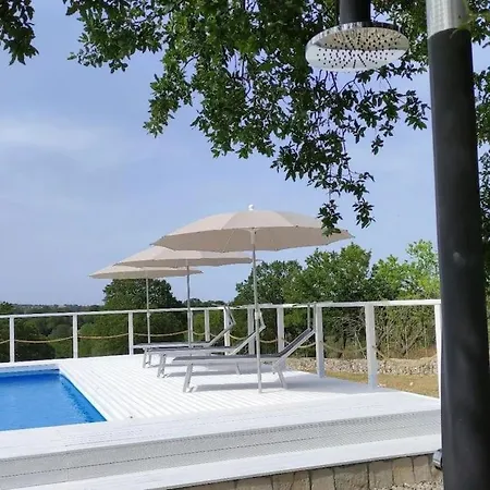 Trullo Iris تْشيستيرنِنو
