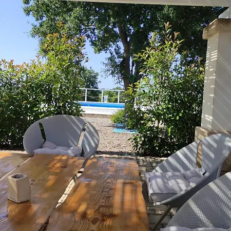 Trullo Iris مكان تخييم *