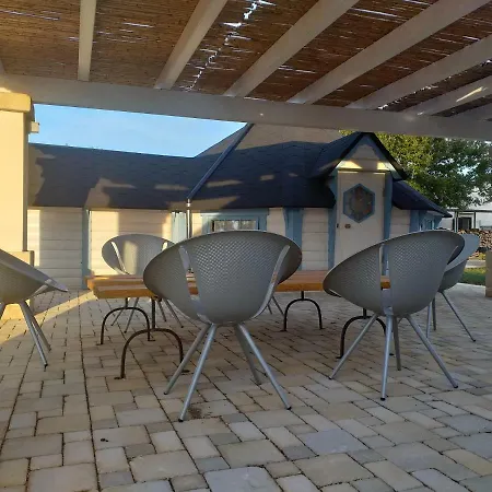 مكان تخييم Trullo Iris